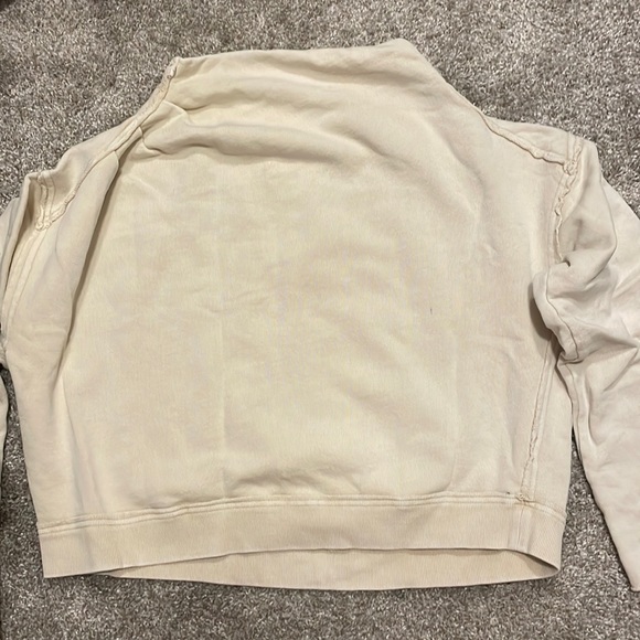 Free People Tops - NWOT Free people Small cream Sweatshirt. ⚡️💕